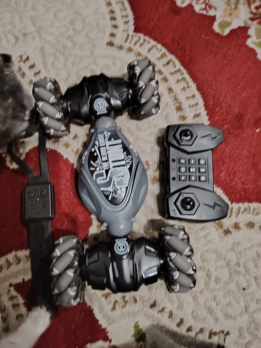 Electron mashina pulti va soat. Mashq qiluvchi. Naushnik. Smart soat.