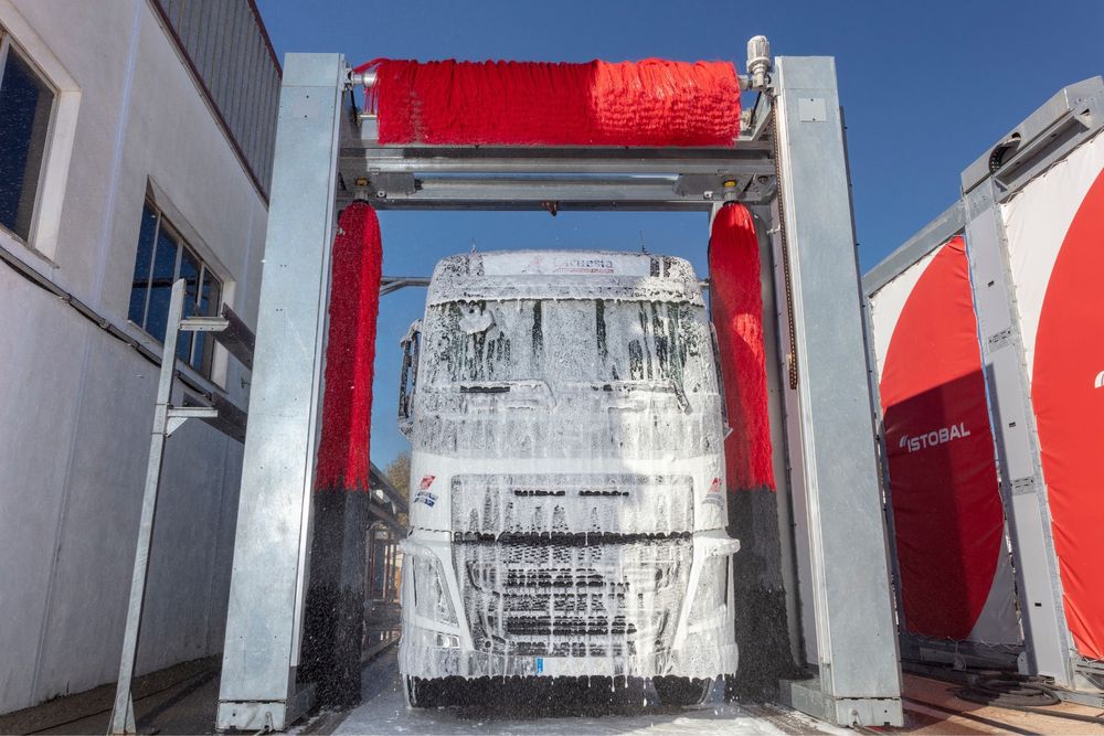 Портальная автомойка для грузовых и автобусов