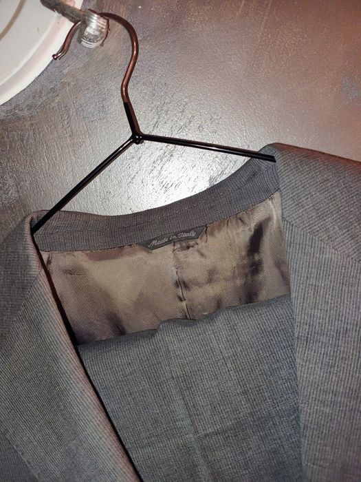 Costum elegant fabricat in Italia