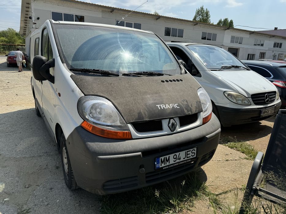 Renault Trafic 6 locuri + spatiu marfa