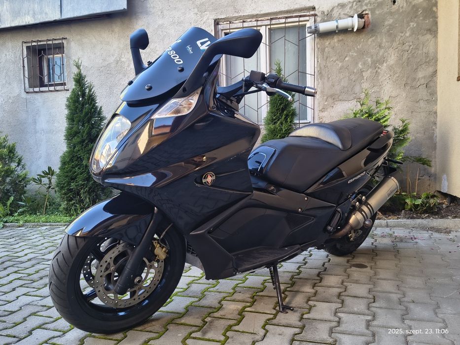 Piaggio Gilera gp800