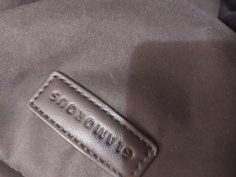 Оригинална кожена черна чанта