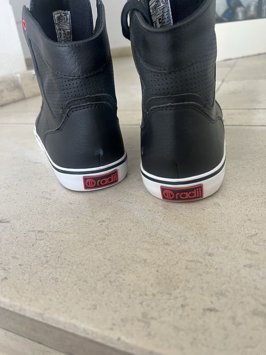 Кожени кецове и кецове ADIDAS,