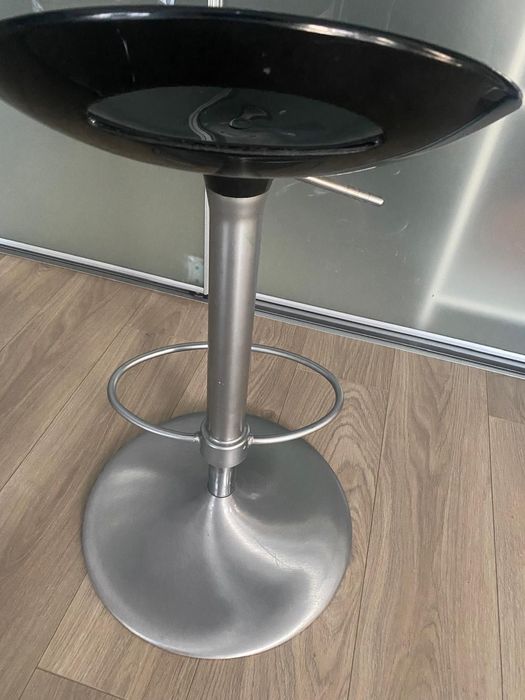 Италиански бар стол, черен цвят