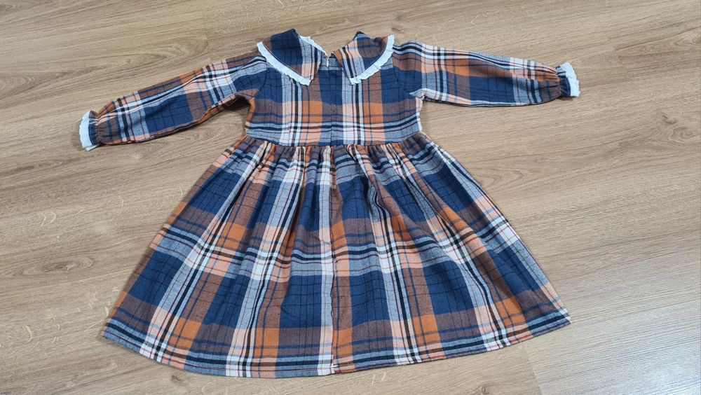 Платье на девочку 5 - 6 лет.