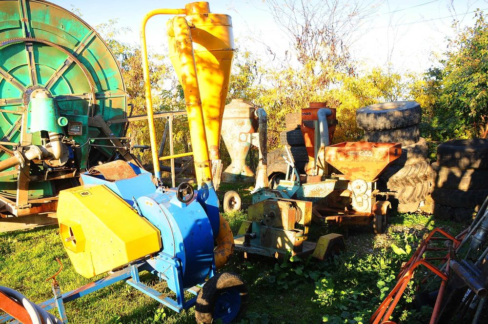 Moara cu ciocanele la tractor boabe-stiuleti-paioase-resturi vegetale