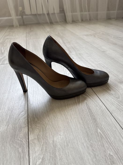 Продам женские туфли,  размер 38 , высота  каблука 10см .