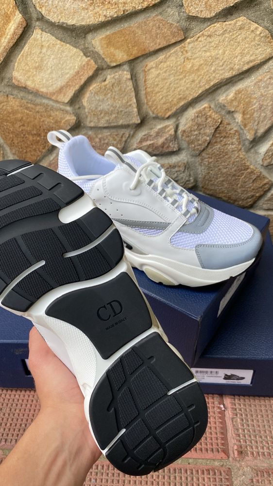 Dior b 22.
