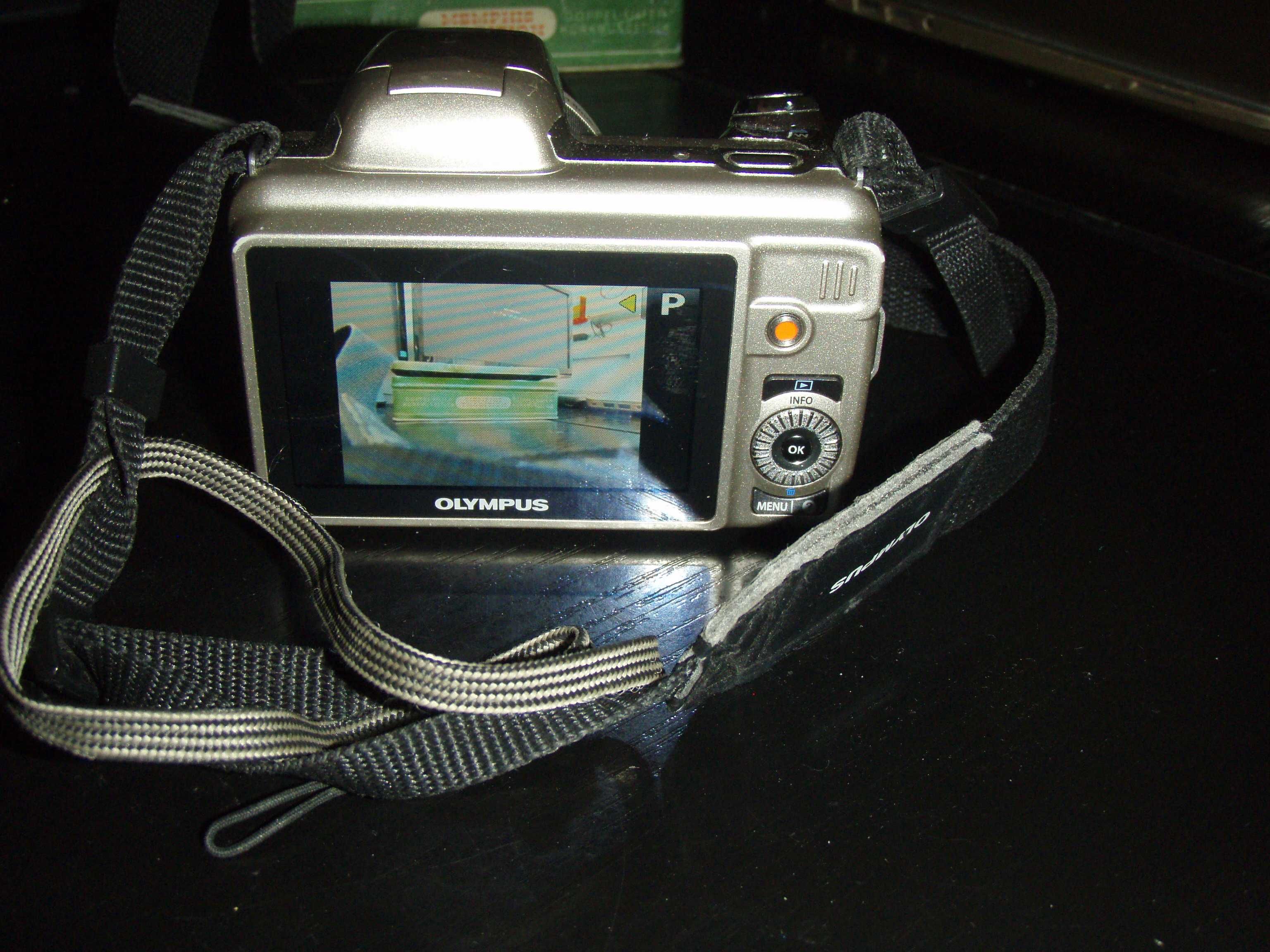 Aparat foto digital Olympus SP-810UZ + incarator si card SD 4Gb