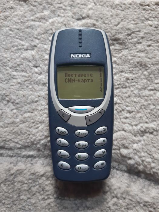 Телефон NOKIA 3310 с оригиналното си зарядно у-во
