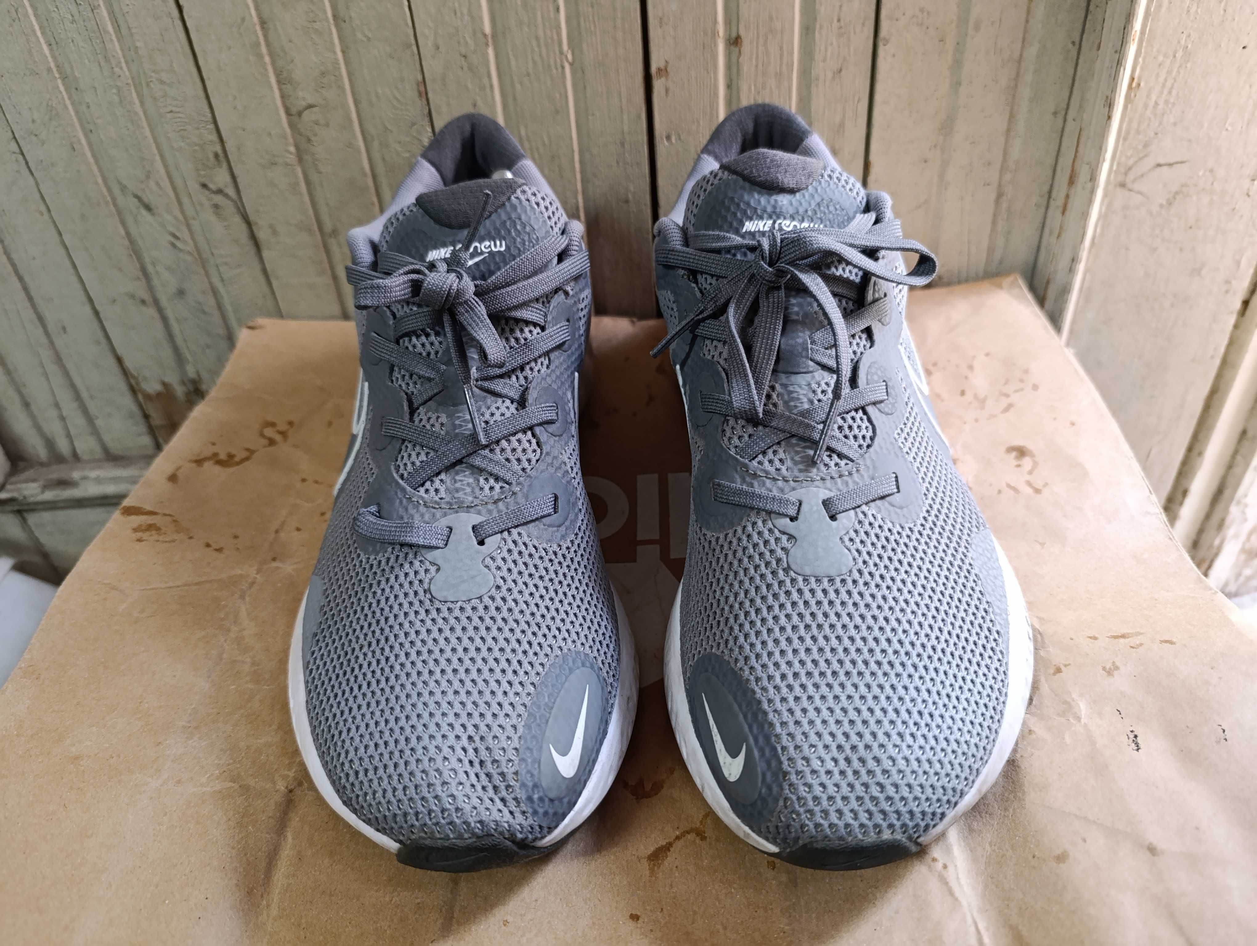 ''NIKE Renew Run Grey''оригинални маратонки 45.5 номер