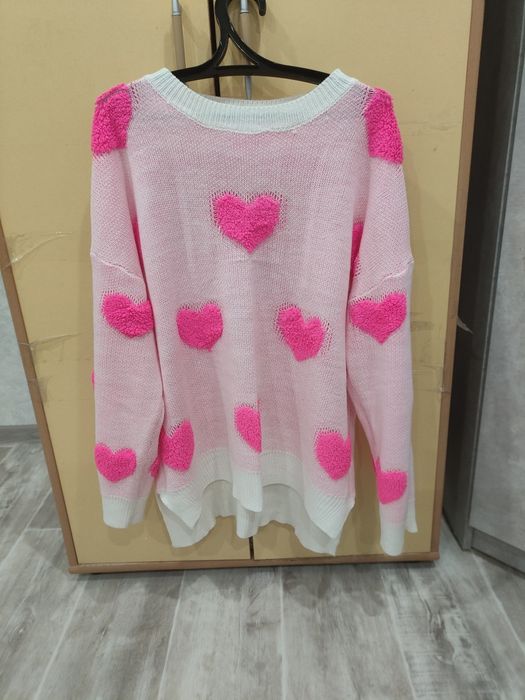 Свитер женский  с сердечками
