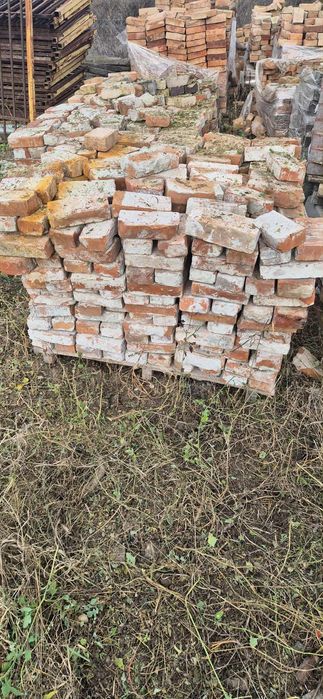 Vând cărămidă șamotă ,piatra cubica,și cărămidă roșie din demolari