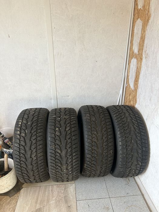 Продам шипованную резину 285/50/20 новая