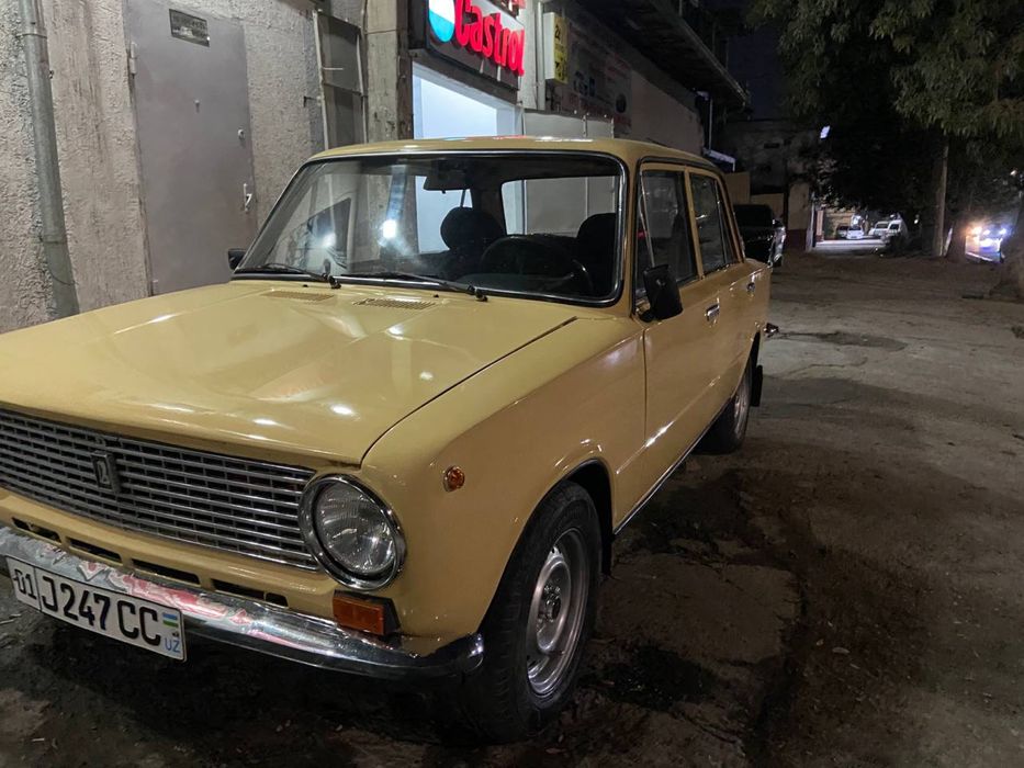 Vaz 21011 sotiladi