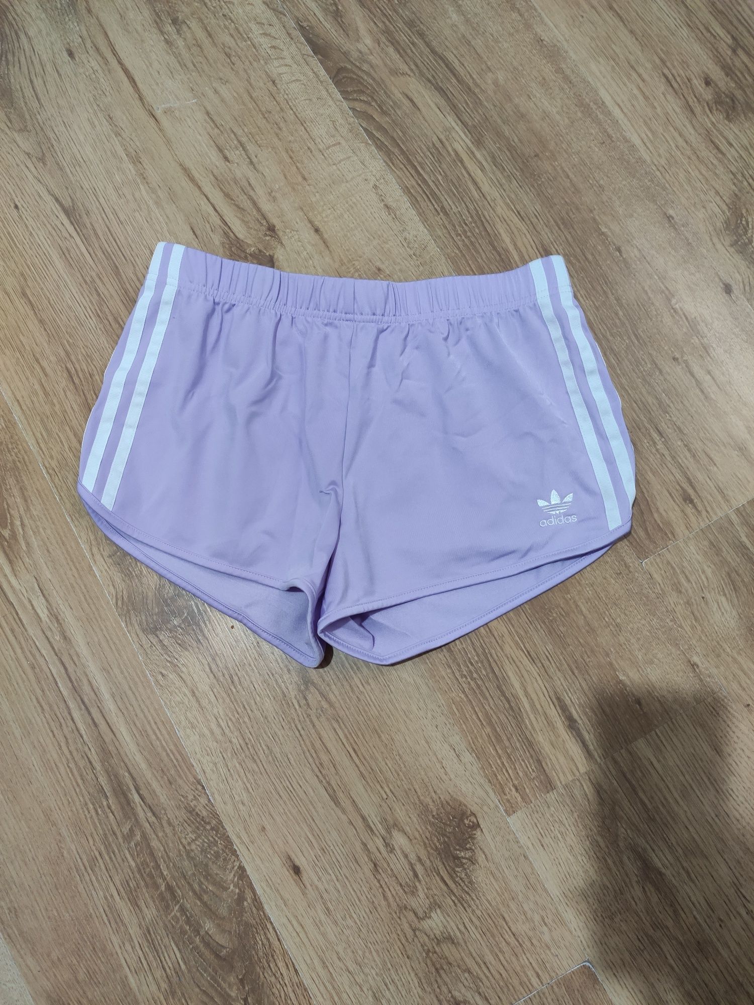Pantaloni scurți de damă Adidas mărimea S
