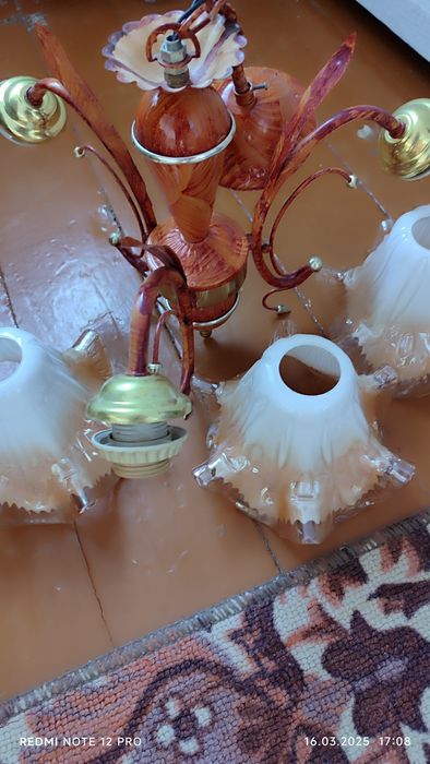 Продам люстру  3 х рожковую
