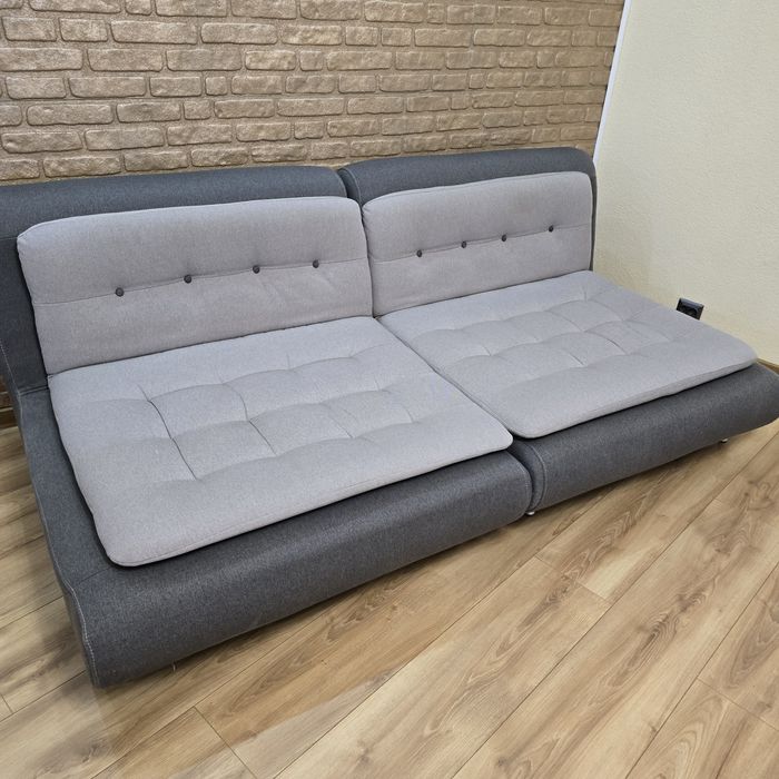 Canapea modulară de 4 locuri sau doua fotolii generoase