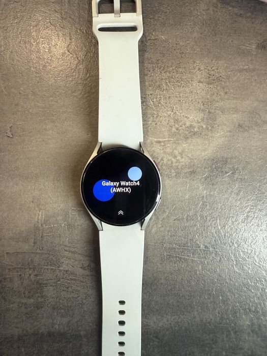 Galaxy Wach 4 бял часовник
