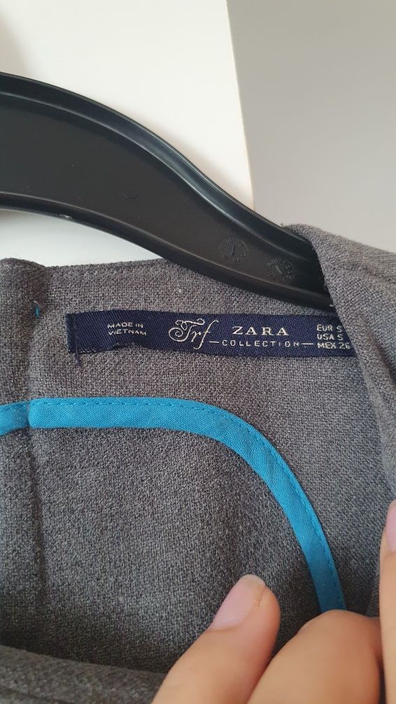 Vand 3 rochii Zara mărime XS -S