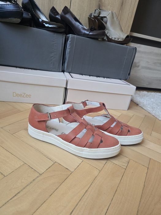 Естествена кожа обувки и сандали, гумени ботуши Love Moschino