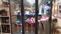 Vand vitrina frigorifica 3 usi - pentru florarie sau magazin