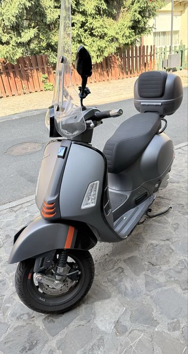 Vespa GTS 125 SuperSport 2024–4.900km si accesorii multiple