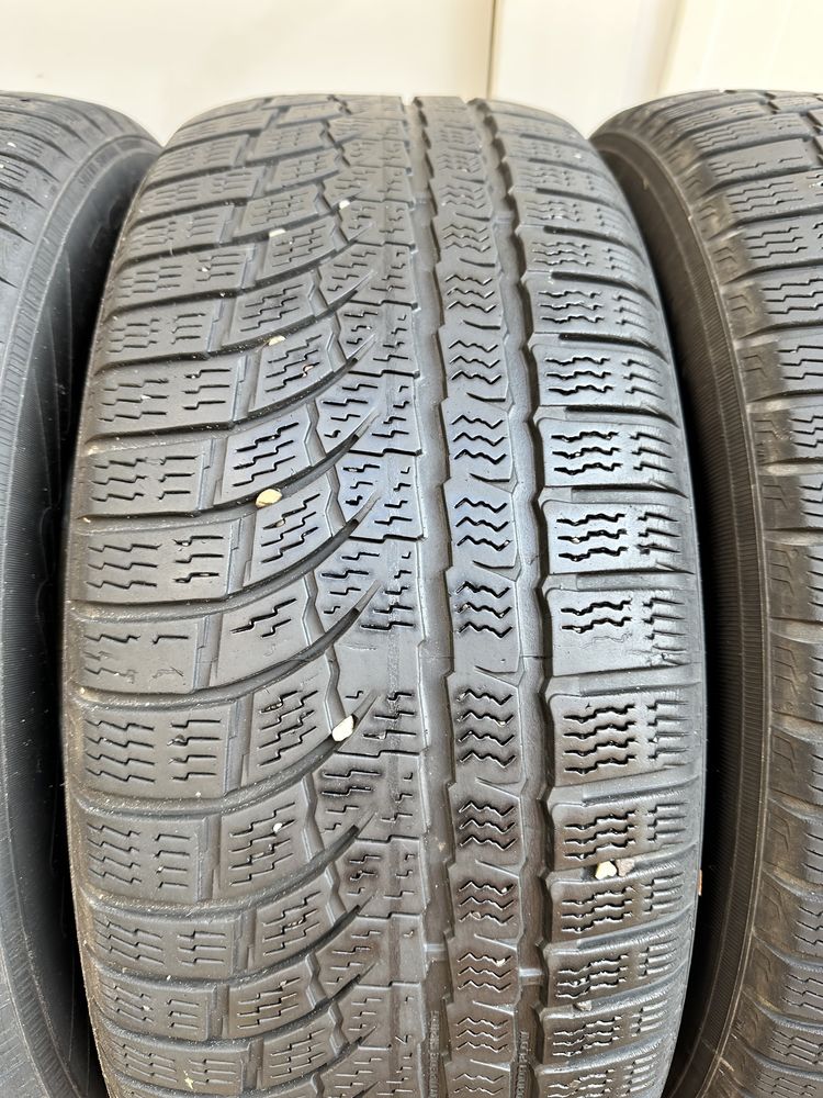 Anvelope 215/55 R17 NOKIAN de iarna