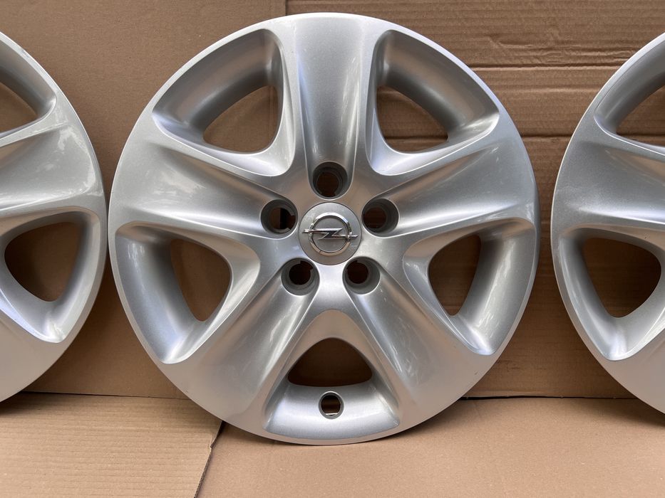 Оригинални тасове за Опел 16 цола Като чисто нови.