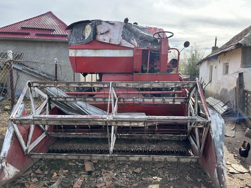 Vând combină massey ferguson