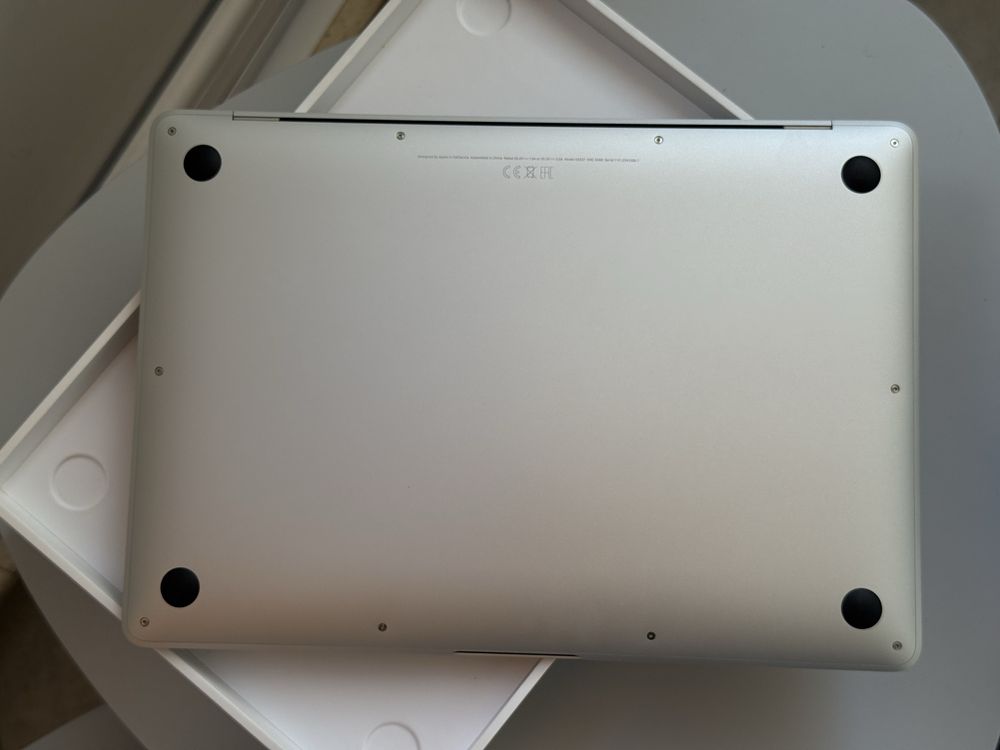 Apple Macbook Air M1 Silver 8GB/256GB - Като НОВ, 69 зареждания!