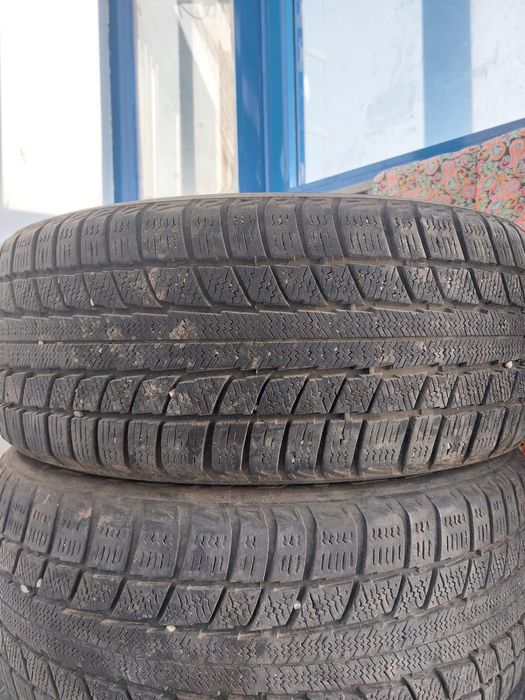 Продам зимние шины комплект