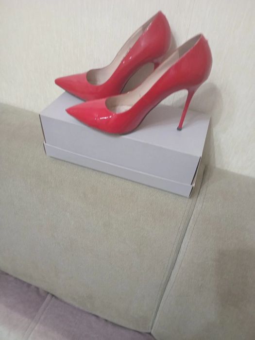 Туфлы 38 размер почти новые