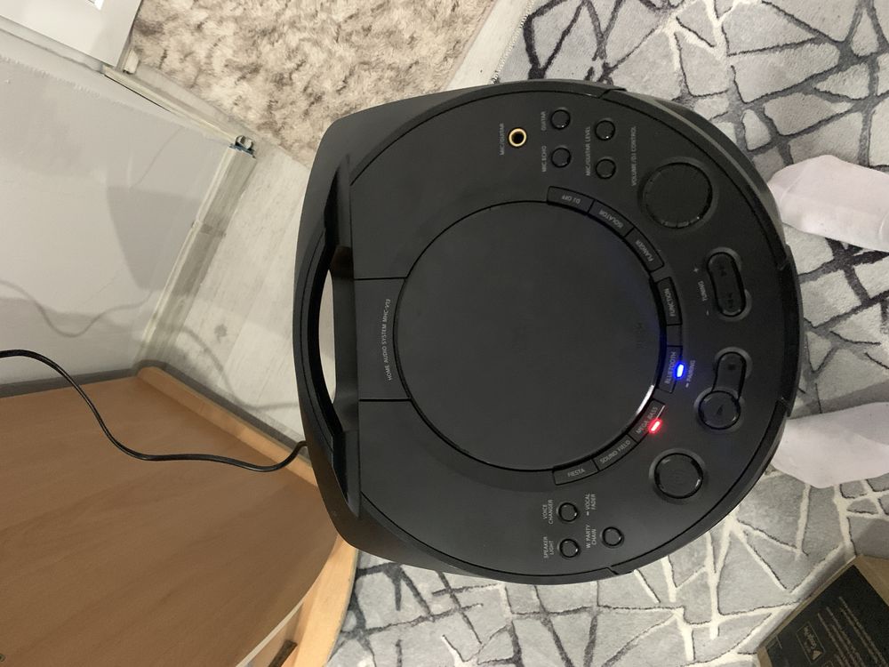 Продавам SONY MHC-V13
