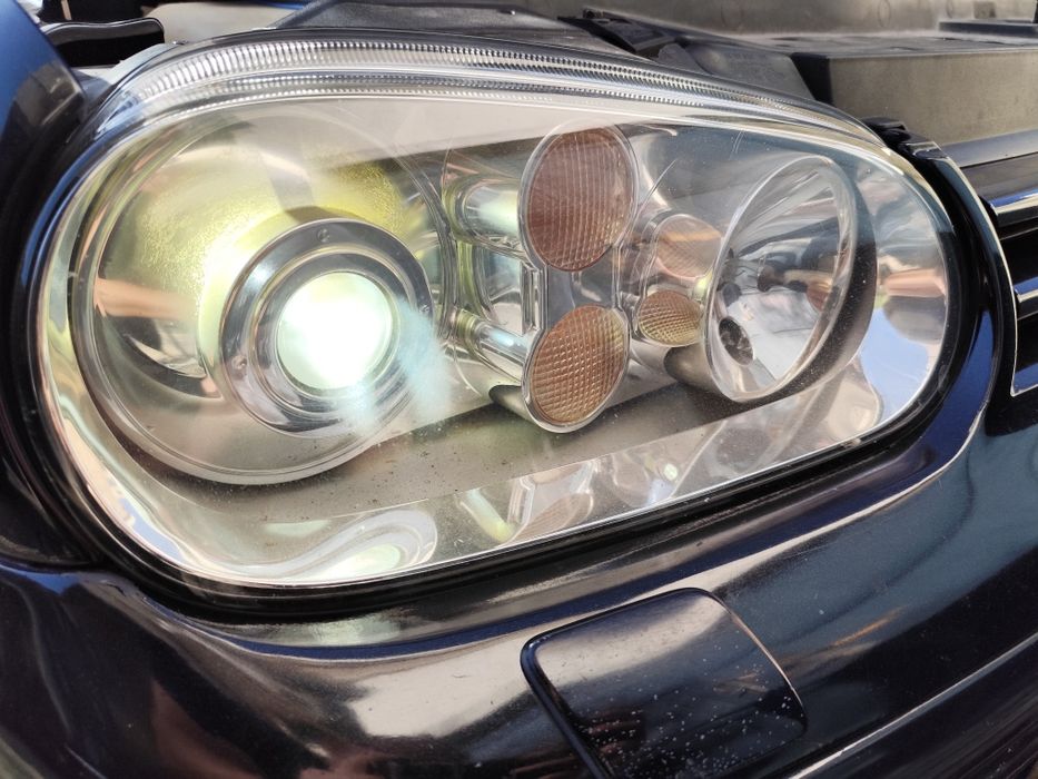 Фарове Golf 4 BOSCH R32 оригинален ксенон.