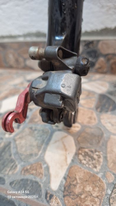 Вилка за 26" гума, със спирачен апарат.