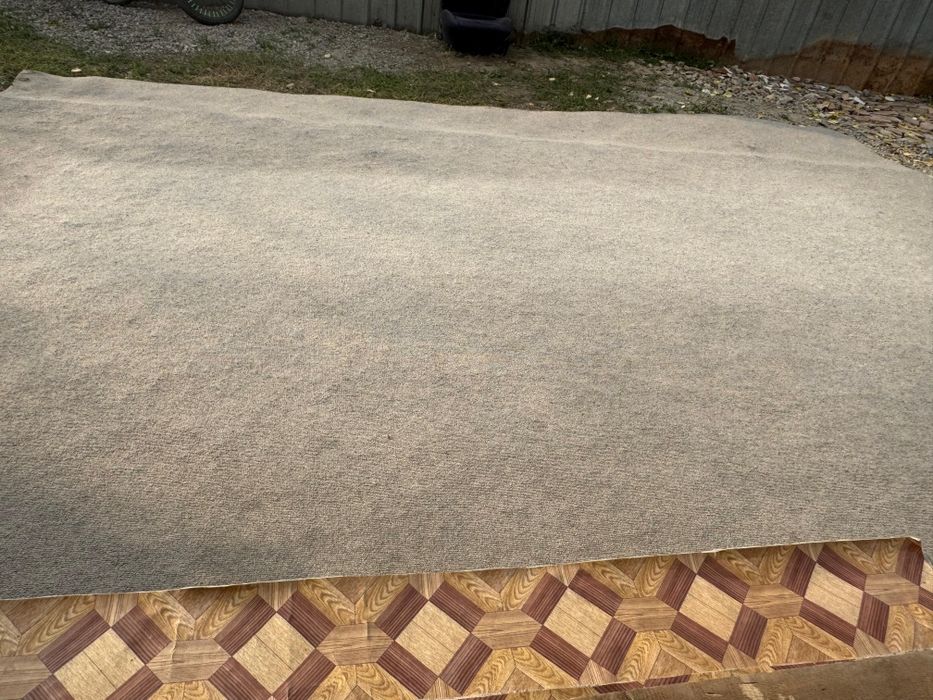 Ковёр в хорошем состоянии