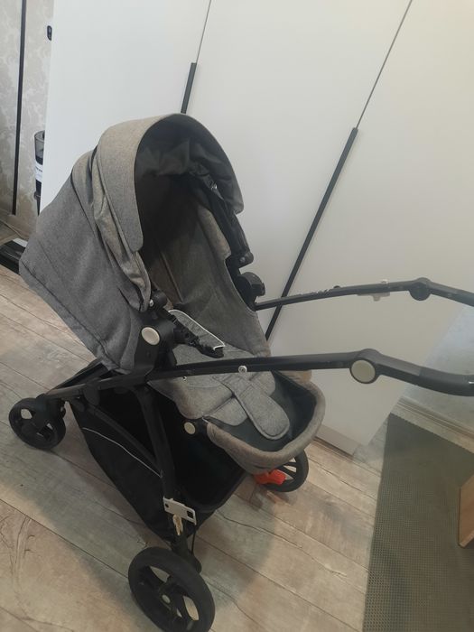 Продам детскую каляску 12000