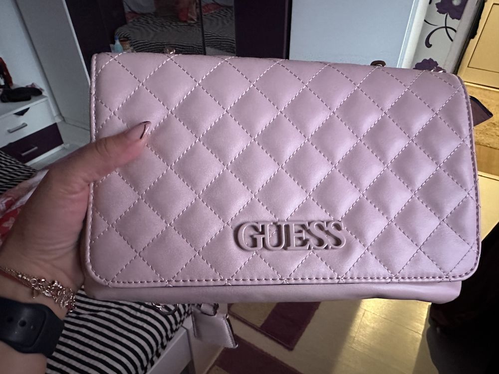 Оригинална чанта Guess