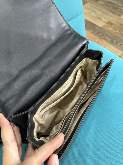 Продаю сумку Guess