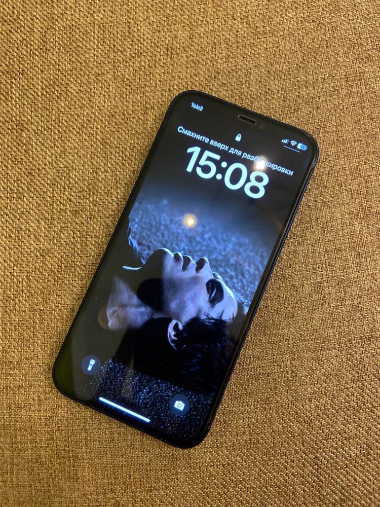 Iphone 12.