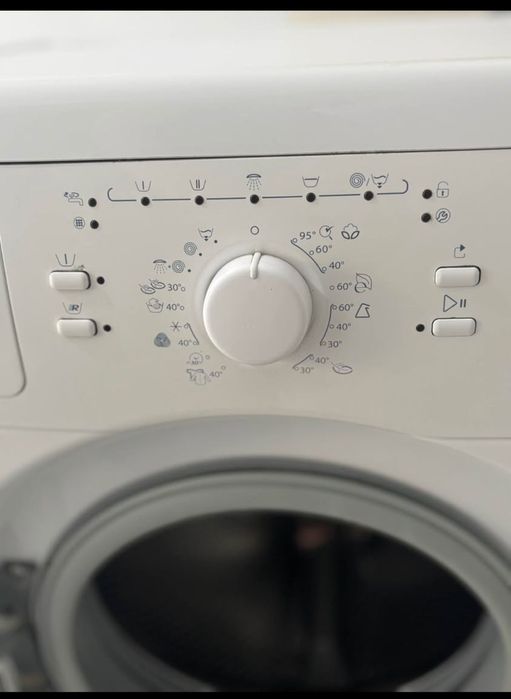 Masina Mașină de spălat Whirlpool 6 kg – stare foarte bună

Vând mașin