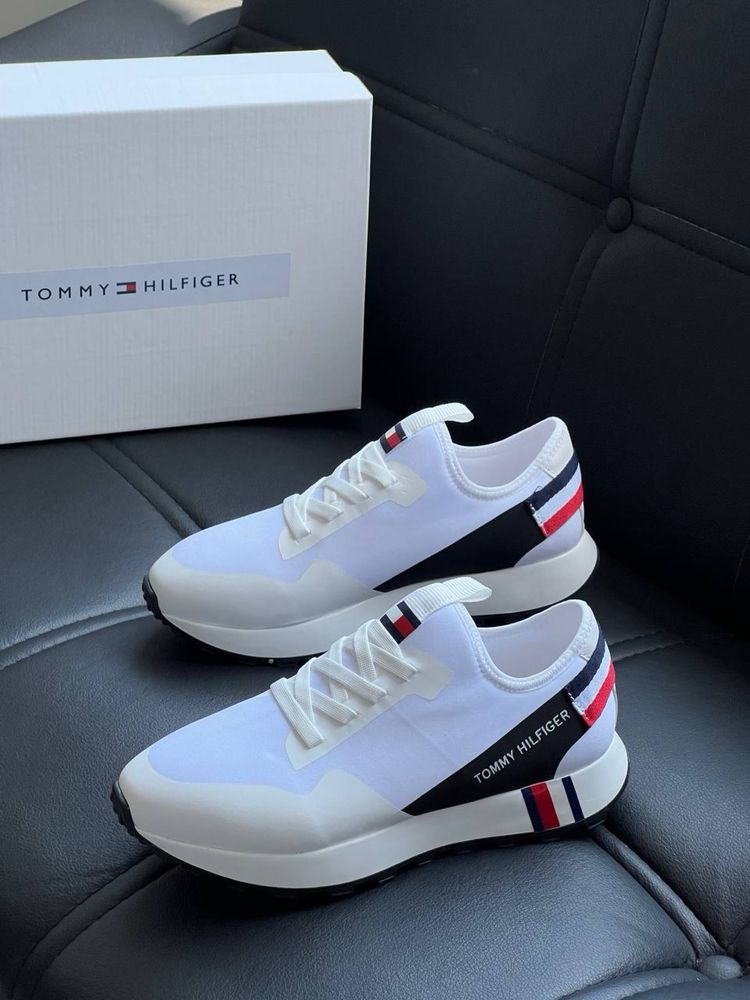 Adidasi Tommy Hilfiger Noi !!! Marimi 36/40 !!!