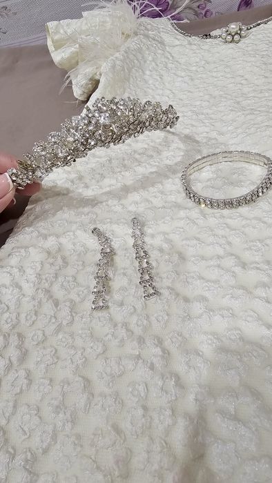 Платье на выпускной,бижутерия входит,