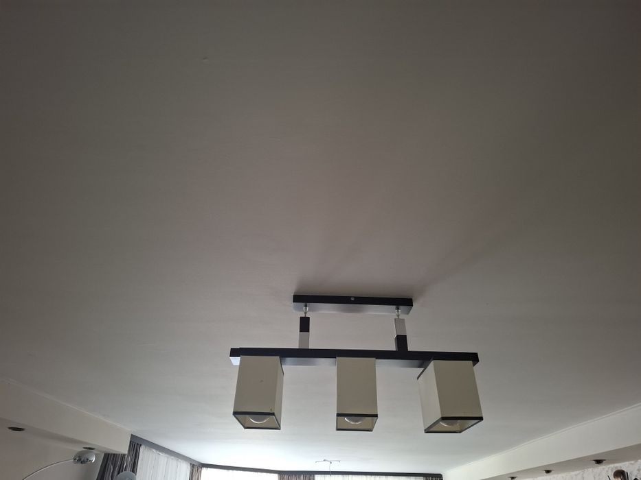 Vind 3 lustre toate sunt la felcu scheletul din lemn wenge