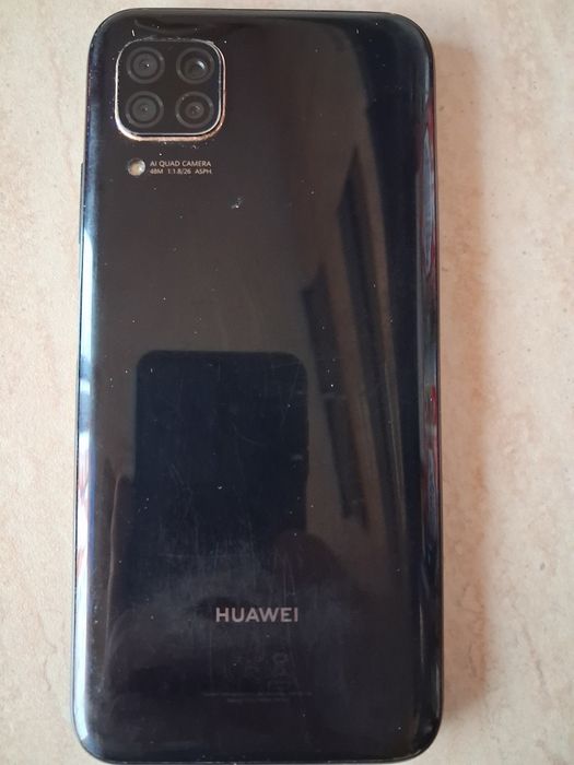 HUAWEI P 40 в много добро състояние