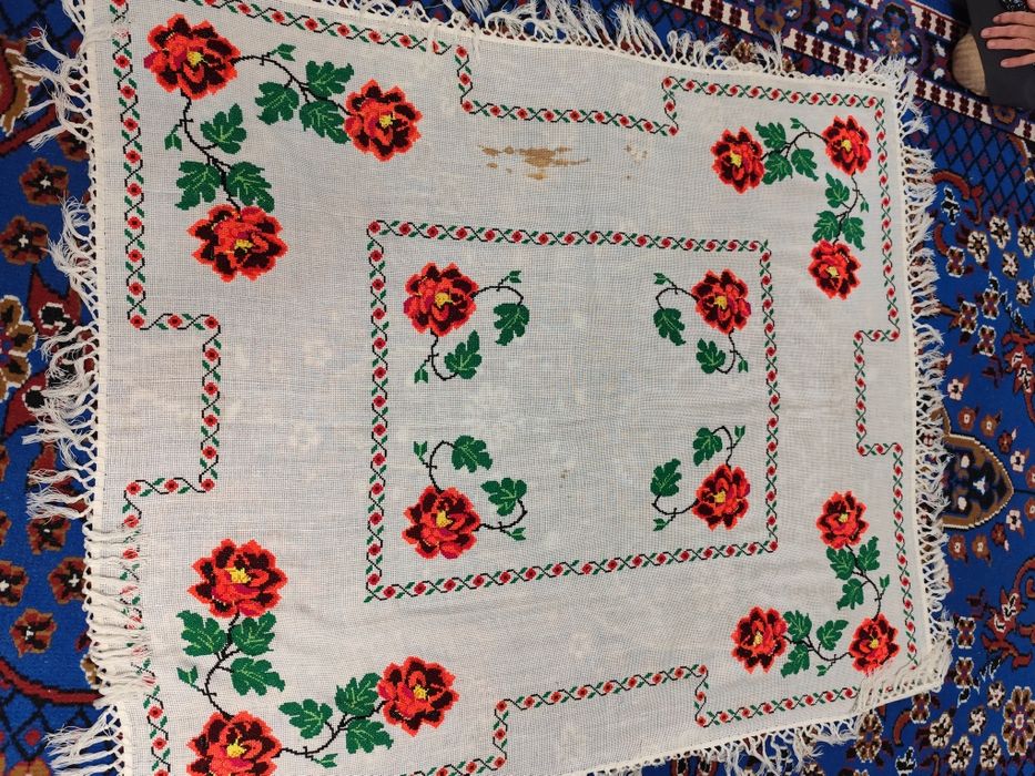 Fata de masă cusută