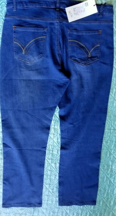 джинсы НОВЫЕ отдаю почти даром ,не подошли  стрэйч цвет не такой яркий