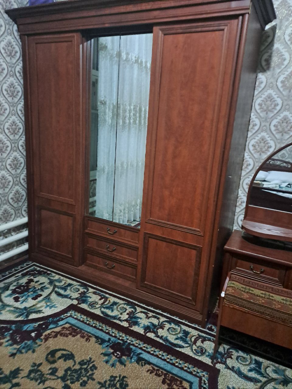 Мебел полтора сотилади