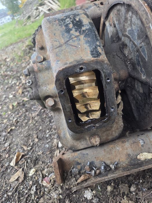 Vând troliu mecanic